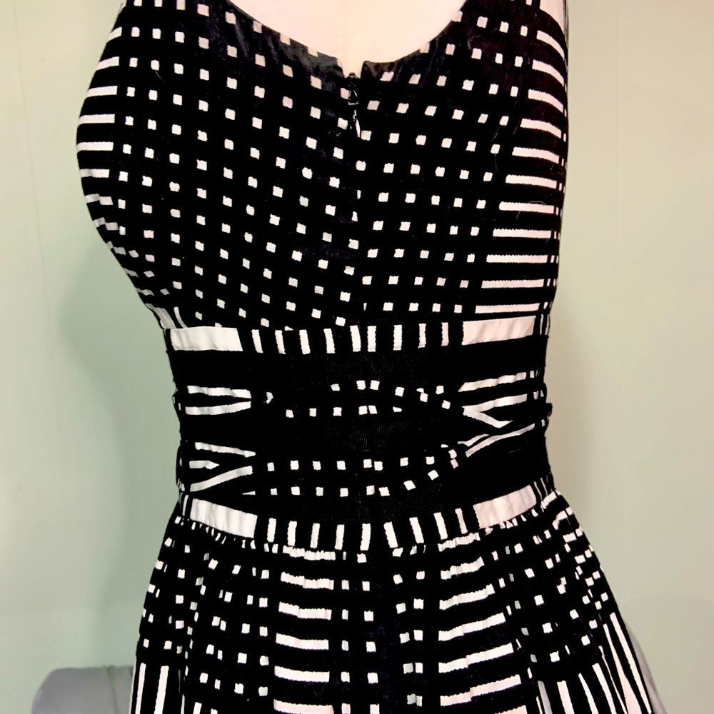 Flattering Ann Taylor size 2 fit and flare lined dress